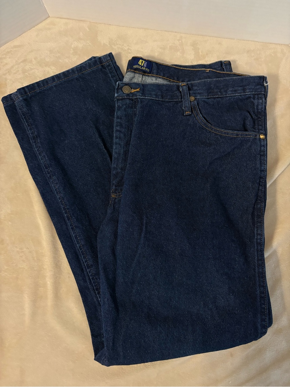 Wrangler Straight Leg Jeans in Dark Blue